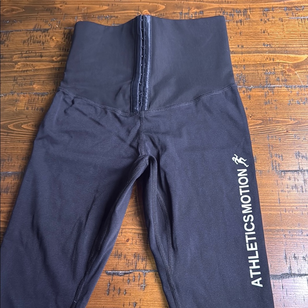 Athletics motion waist training leggings